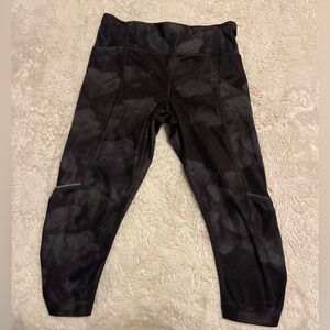 lululemon crop leggings 16" Incognito Camo Multi Grey / Black Size 8